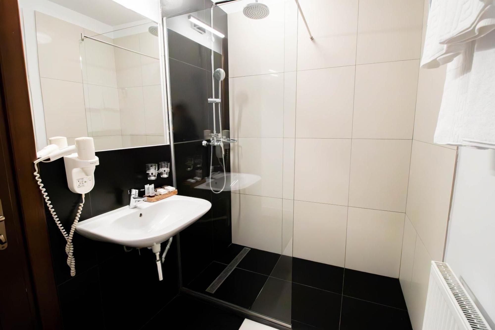 בראשוב Hotel Ottimo מראה חיצוני תמונה